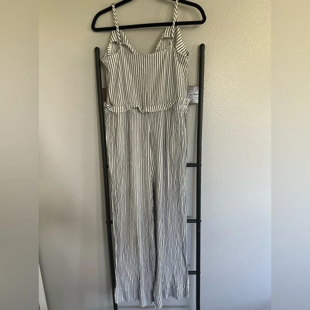 Splendid Crosshatch Linen Natural/Navy Stripes with Tie Waist Jumpsuit. Large. - Picture 13 of 14